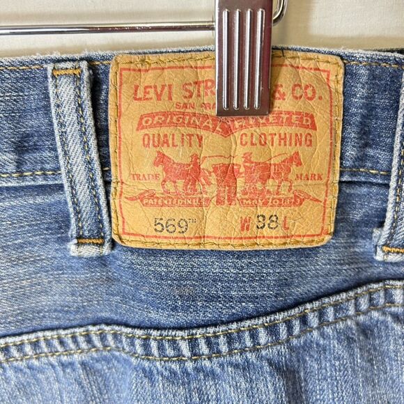 Levi's 569 Blue Medium Wash Loose Straight Leg 11.5" Inseam Denim Jorts Size 38 - Picture 5 of 13